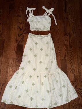 House of Harlow 1960 Cream Smocked skirt set